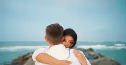 Pasangan Kepergok Selingkuh di Tempat Umum, Apa yang Harus Dilakukan?