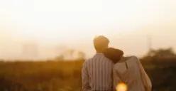 Apakah Anda Benar-Benar Jatuh Cinta atau Hanya Takut Sendirian? 8 Tanda untuk Diperhatikan