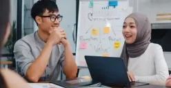 Ilustrasi | Cara Sukses Berkarir Walaupun Tidak Sesuai dengan Pendidikan (Sumber : Freepik/tirachardz)