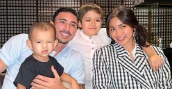 Jessica Iskandar dan keluarganya (Sumber : Instagram/@inijedar)