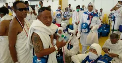 Jemaah haji asal Indonesia yang memiliki tato permanen di tubuhnya. Memiliki tato tak menghalangi ibadah hajinya. (Sumber : kemenag.go.id)