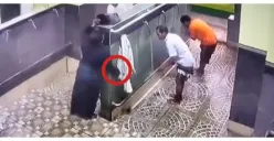 Kebangetan! Maling Ini Curi HP Jamaah dengan Pura-pura Wudu, Aksinya Terekam CCTV Masjid