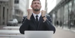 Ilustrasi | 10 tanda kamu seorang yang ambisius dan berani. (Sumber : Pexels/Andrea Piacquadio)