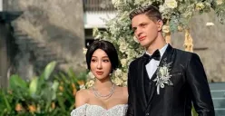 Lucinta Luna resmi bertunangan dengan kekasih bulenya yakni Alan (Sumber : Instagram/@lucintaluna_manjalita)