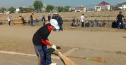 Pembersihan di area Sungai Banjir Kanal Timur Kota Semarang. (Sumber : Humas Pemkot Semarang)