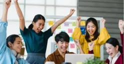 Ilustrasi | Temukan 7 kebiasaan wanita sukses yang dapat mengubah hidup Anda. (Sumber : Freepik/tirachardz)