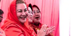 Wali Kota Semarang, Hevearita Gunaryanti Rahayu, menerima keluhan soal sepinya pembeli kantin dari pemilik kantin di Balai Kota Semarang.(Sumber : Instagram @mbakitasmg)