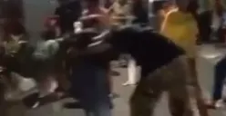 Video emak-emak tawuran hingga bapak-bapak kewalahan terjambak (Sumber : Instagram/@terangmedia)