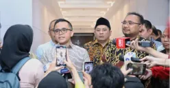 Abdullah Azwar Anas saat di kantor Kementerian Agama jelaskan tentang nasib tenaga honorer (Sumber : Menpan.go.id)