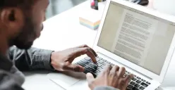 Ilustrasi | Cara Memilih Website AI Untuk Skripsi dan Jurnal (Sumber : Freepik/drobotdean)