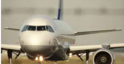 Ketahuan Berhubungan Seks di Toilet Pesawat, Pasangan Ini Langsung Dapat Sorakan dari Penumpang Lain saat Keluar