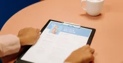 Ilustrasi | Panduan membuat CV untuk beralih industri atau bidang pekerjaan agar sesuai dengan pekerjaan yang baru. (Sumber : Pexels/cottonbro studio)