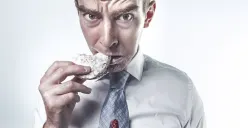 Jam ngemil untuk diet yang terbukti turunkan berat badan, apakah makan basreng boleh?