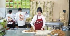 Sambut HUT RI, Lunpia Cik Meme Gelar Promo Kemerdekaan Beli 1 Gratis 1