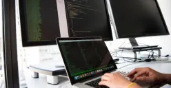 Ilustrasi | Lima keterampilan digital yang krusial untuk kerja di masa depan, mulai dari analisis data hingga keamanan jaringan. (Sumber : Pexels/Christina Morillo)