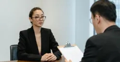 Ilustrasi | Membuat CV persuasif agar tidak ditolak HRD (Sumber : Pexels/MART PRODUCTION)