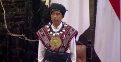 Presiden Jokowi kenakan pakaian adat Tanimbar, Maluku di sidang tahunan MPR (Sumber : YouTube/Sekretariat Presiden)