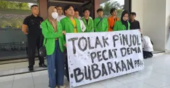 Heboh maba UIN Surakarta dipaksa daftar Pinjol, (Sumber : Kiriman Kelvin Haryanto)