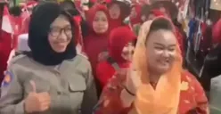 Prita Wardani Cosplay Jadi Mbak Ita Walkot Semarang saat Karnaval Pasar Johar, Jambulnya Khas Banget