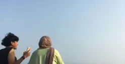 Batal Romantis! Pacaran di Pantai, Pasangan Ini Malah Panik Lihat Bocah Terseret Ombak (Sumber : TikTok/@imnotakids)