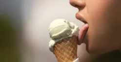 Bahaya makan es krim saat cuaca panas (Ilustrasi/Pixabay)