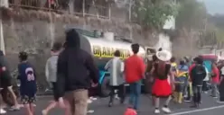 Kecelakaan maut terjadi di turunan Karina, Pacet, Mojokerto, Jawa Timur, Kamis 24 Agustus 2023 sore, melibatkan sebuah truk diduga alami rem blong yang menewaskan 3 orang. (Sumber : Instagram @andreli_48)