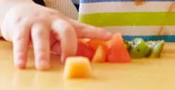 8 makanan yang sebaiknya tak diberikan ke anak di bawah usia 4 tahun. (Sumber : gov.nl.ca)