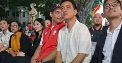 Menpora Dito Ariotedjo Nobar AFF Bareng Mas Wali Gibran Rakabuming di Halaman Balaikota Solo