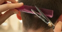 Ilustrasi siswi dipotong sampai botak gara-gara tak pakai ciput (Sumber : Pixabay/jackmac34)