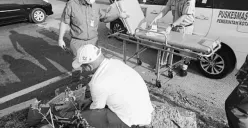 Kecelakaan tunggal terjadi di lampu merah exit Tol Krapyak, Senin 4 September 2023 pagi, seorang pengendara motor oleng hingga masuk ke kolong truk. (Sumber : Instagram @infokejadiansemarang.new)