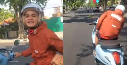 Gali Freitas saat keliling Semarang naik motor malah ditantang nyanyi (Sumber : TikTok/Adyar Arifin)