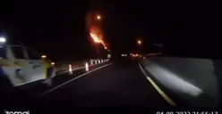 Terjadi kebakaran di lahan kosong di Tol Banyumanik-Tembalang Senin 4 September 2023 malam, lokasi dekat dengan exit Tol Jatingaleh. (Sumber : Instagram @portalsemarang)