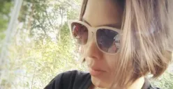 Wanita yang diduga pelabrak Rocky Gerung bernama Noviana Kurniati (Sumber : facebook Novie Bule Kamaezea)