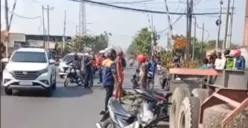 Terjadi kecelakaan di Jalan Ronggowarsito, Semarang Utara, Kota Semarang, Kamis 7 September 2023 siang, seorang pria dinyatakan tewas seusai terlindas truk. (Sumber : Instagram @infokejadiansemarang.new)