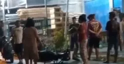 Pasangan yang nekat mencuri kotak amal di musala di Jambon, Penggaron Kidul, berhasil ditangkap warga sebelum kembali beraksi mencuri kotak amal lainnya, Minggu 10 September 2023 malam. (Sumber : Instagram @infokejadiansemarang.new)