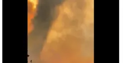 Kobaran api di Bromo akibat flare prewedding belum padam (Sumber : Twitter/@tanyakanrl)