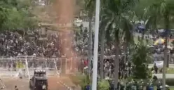 Protes di Kantor BP Batam Berakhir Ricuh: Kantor Terbakar, Petugas Terluka