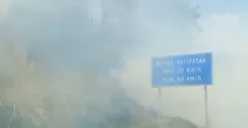 Kebakaran di Jalan Tol Krapyak Arah Ungaran, Pengendara Waspada Asap Tebal Kurangi Jarak Pandang