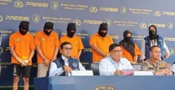 5 Tersangka sindikat produksi film dewasa diamankan Polda Metro Jaya (Sumber : PMJ News/Fajar)