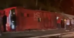 Terjadi kecelakaan yang melibatkan bus dan truk trailer di Tol Ungaran pada Rabu 13 September 2023 malam sekitar pukul 21.50 WIB. (Sumber : Instagram @kejadiansmg)