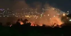 Kebakaran di Barito Pinggir Banjir Kanal Timur , Api Terlihat Besar dari Jembatan Citarum