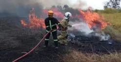 Setengah bulan September, 47 petak ilalang terbakar di Semarang. (Sumber : Instagram/damkarsemarang)