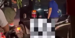 Pengemudi mobil Toyota Kijang mengaku pemotor yang berakhir tewas jatuh duluan sebelum tertabrak dan masuk kolong mobilnya pada kecelakaan di Jalan Brigjen Katamso Semarang, Kamis 14 September 2023 malam. (Sumber : Instagram @infoseputarsemarang)