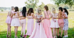 Panen Hujatan, Viral Video Bridesmaid Datang Resepsi Malah Kasih Surprise Teman Lainnya