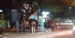 Berbuat onar di bawah pengaruh alkohol, seorang pria diamankan warga di Jalan Woltermonginsidi, Bangetayu, Senin 18 September 2023 malam. (Sumber : Instagram @alfiyaaulfa)