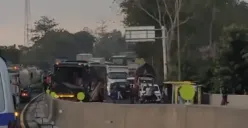 21 September 2023, Kecelakaan di Tol Tembalang Libatkan 1 Bus dan 2 Truk, Begini Kondisinya