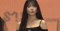 Irene Red Velvet tetap nekat manggung meski sempat izin batal tampil karena sakit di Konser SMTOWN Jakarta, Sabtu 23 September 2023. (Sumber : SM Entertainment)