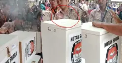 Kotak Suara Mengeluarkan Asap Putih Saat Pemungutan Suara Pilkades (Sumber : Twitter Radio Elshinta)