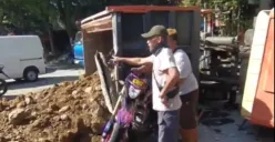 Kecelakaan di depan SMAN 8 Semarang, Jalan Raya Tugu, Tambakaji, Ngaliyan, seorang pengendara motor tertimpa truk pasir yang terguling, Selasa 26 September 2023. (Sumber : Instagram @kejadiansmg)