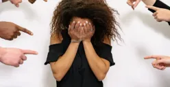 ilustrasi | Ciri-ciri Martyr Complex, mengorbankan diri sendiri dengan(niat negatif. Sumber : pexels.com)